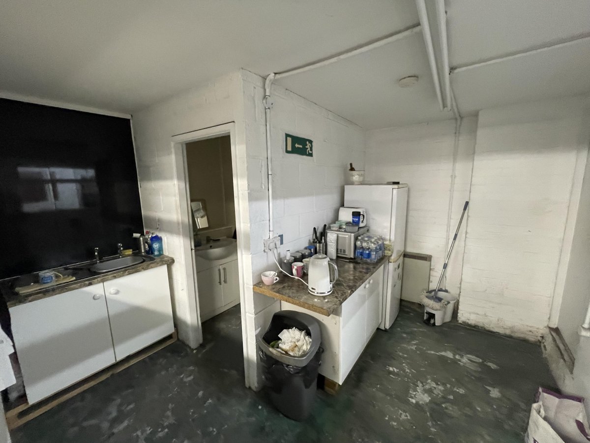 Industrial Unit in Bradford - photo 4