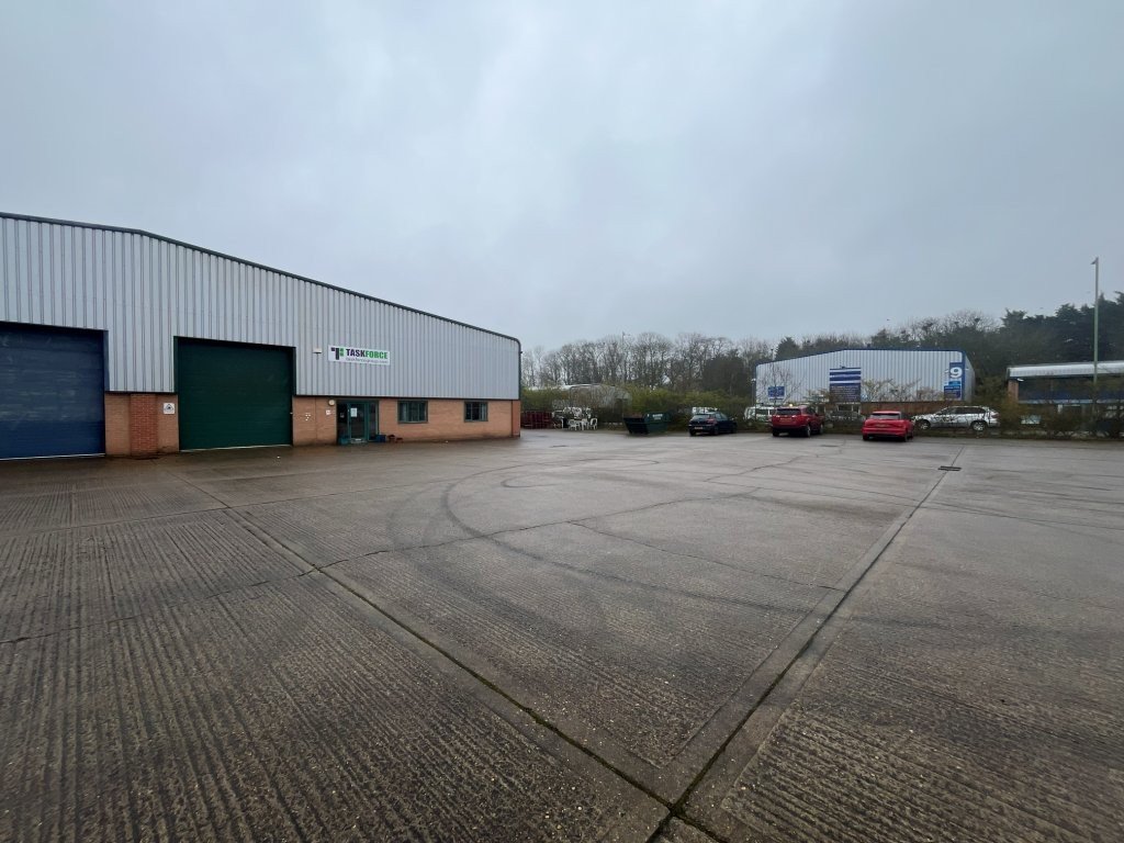 Industrial Unit in Eye - photo 2
