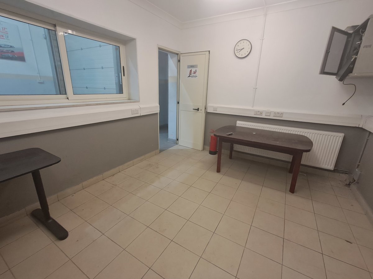 Industrial Unit in Croydon - photo 4