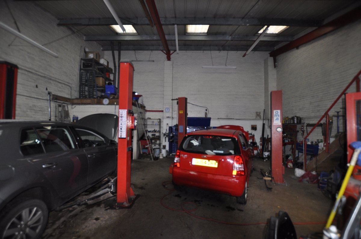 Industrial Unit in Burgess Hill - photo 3