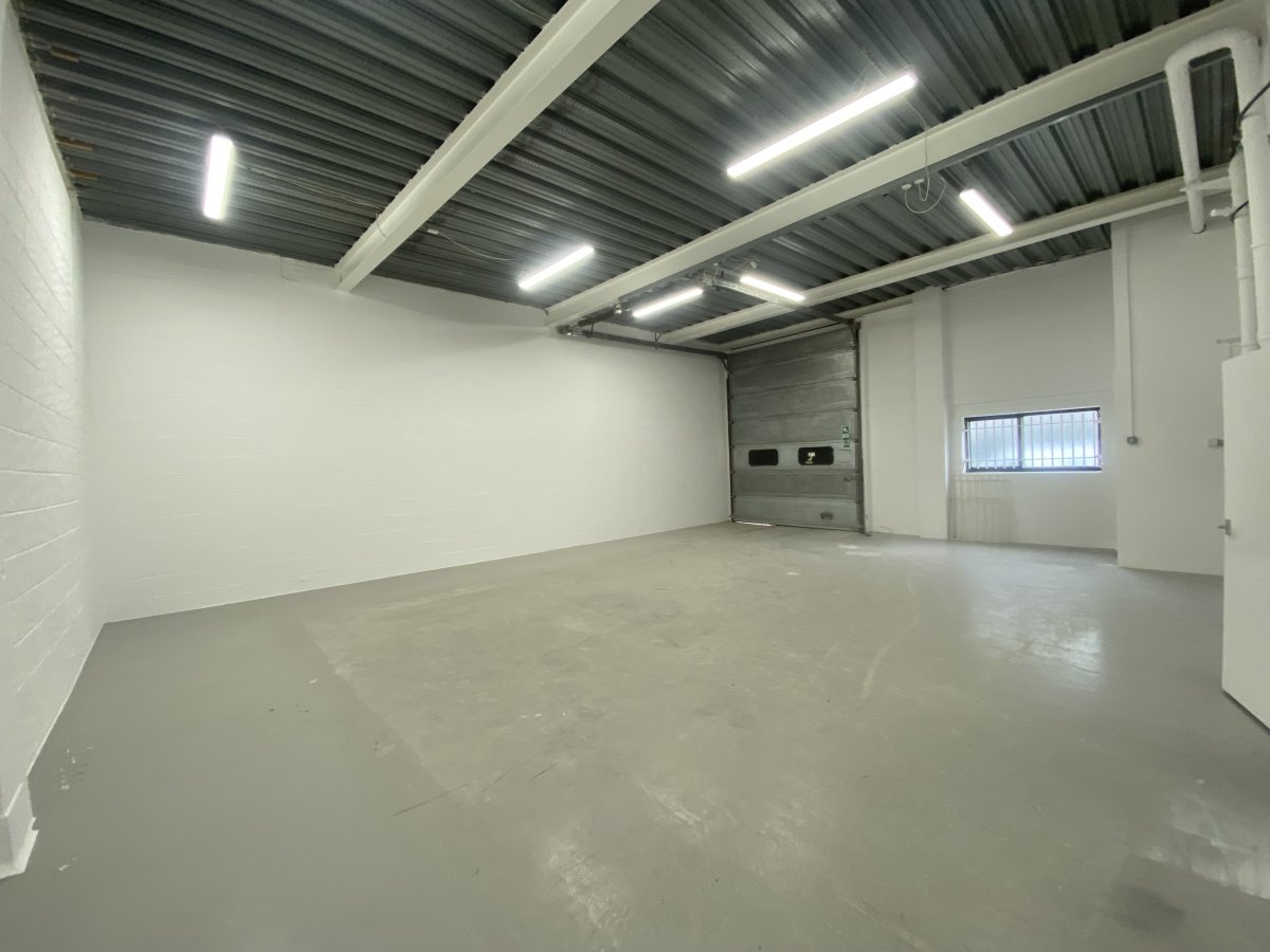 Industrial Unit in Coulsdon - photo 2