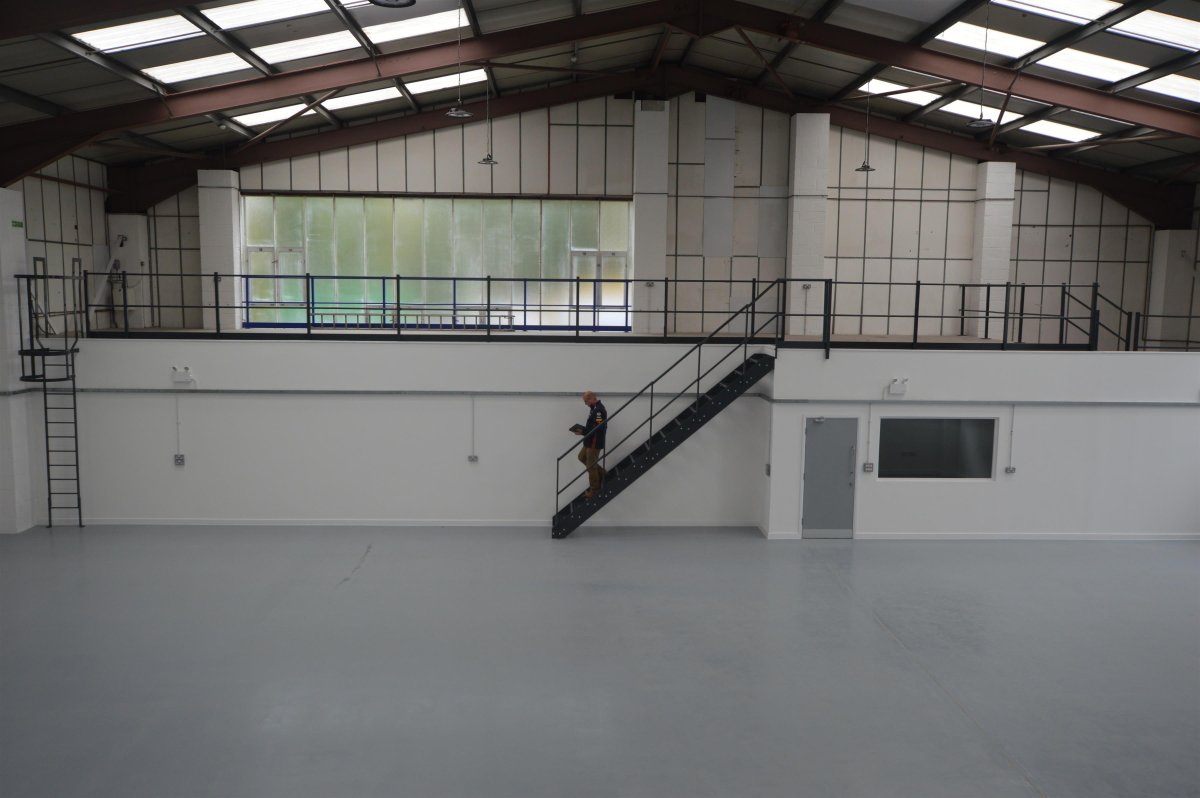 Industrial Unit in South Croydon - photo 3
