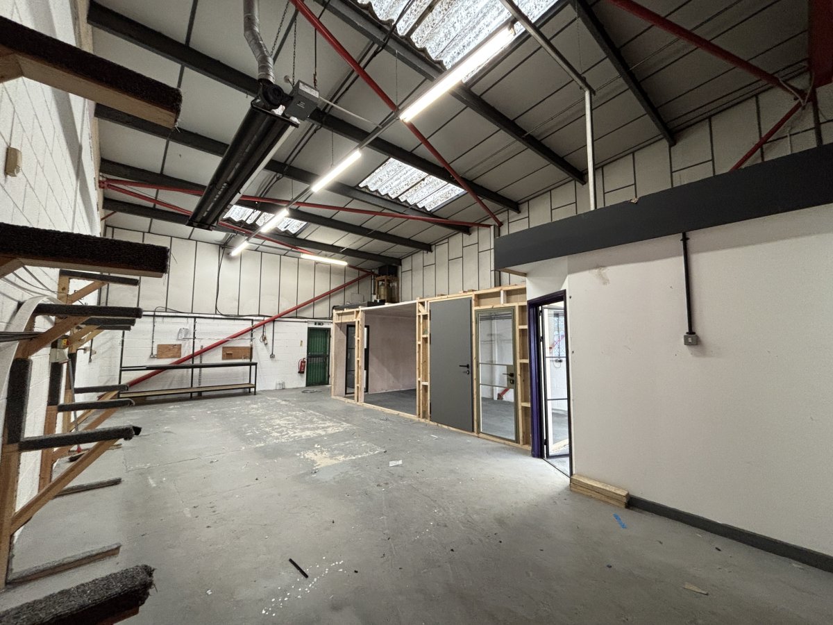 Industrial Unit in Huddersfield - photo 2