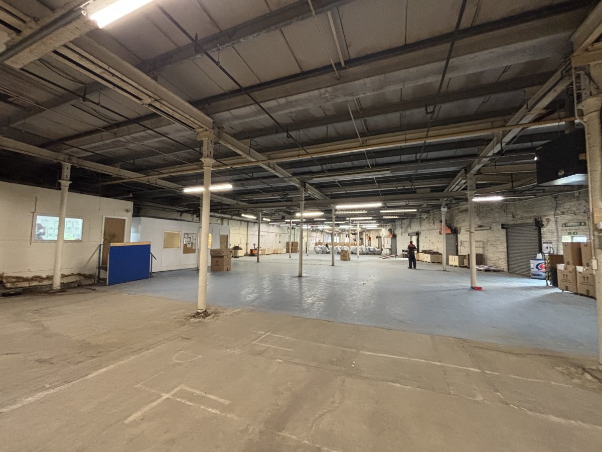 Industrial Unit in Queensbury - photo 4