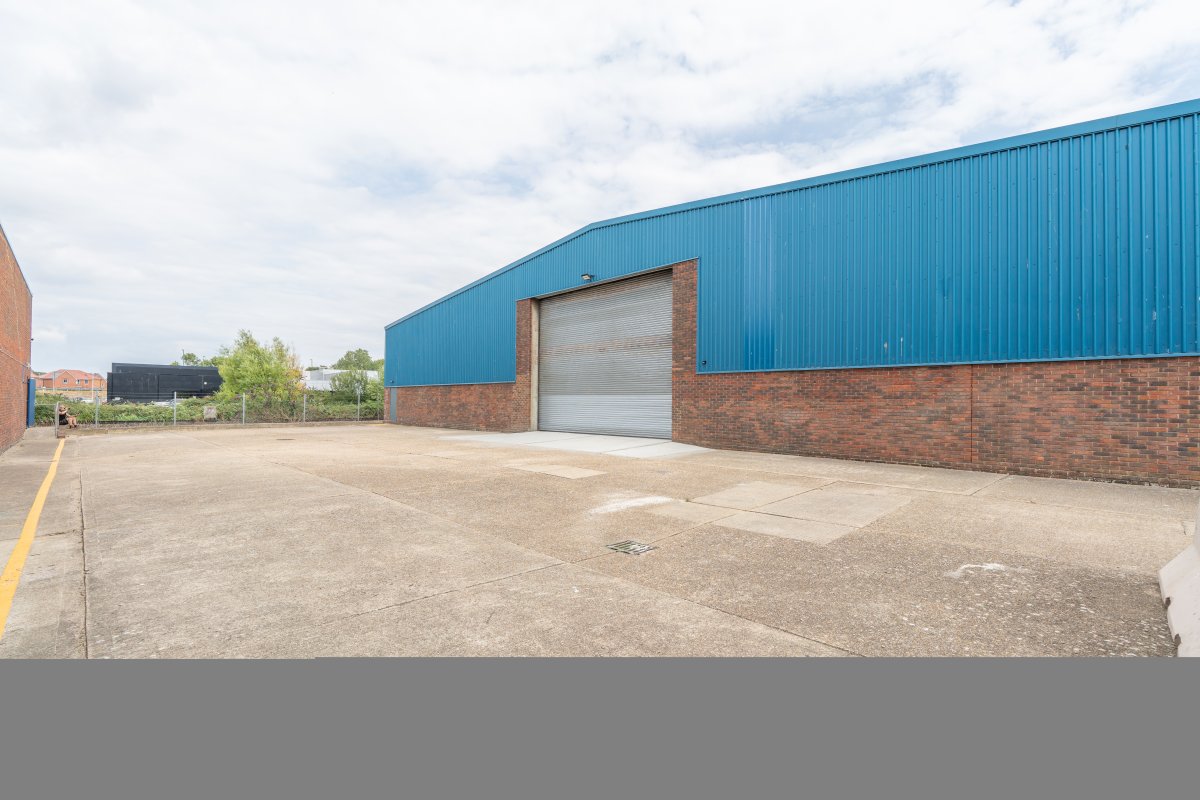 Industrial Unit in Littlehampton - photo 4