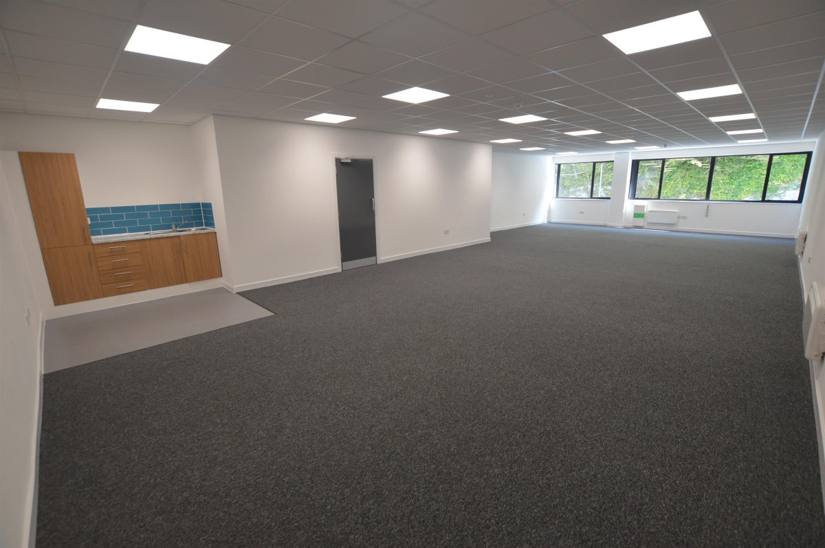 Industrial Unit in Coulsdon - photo 3