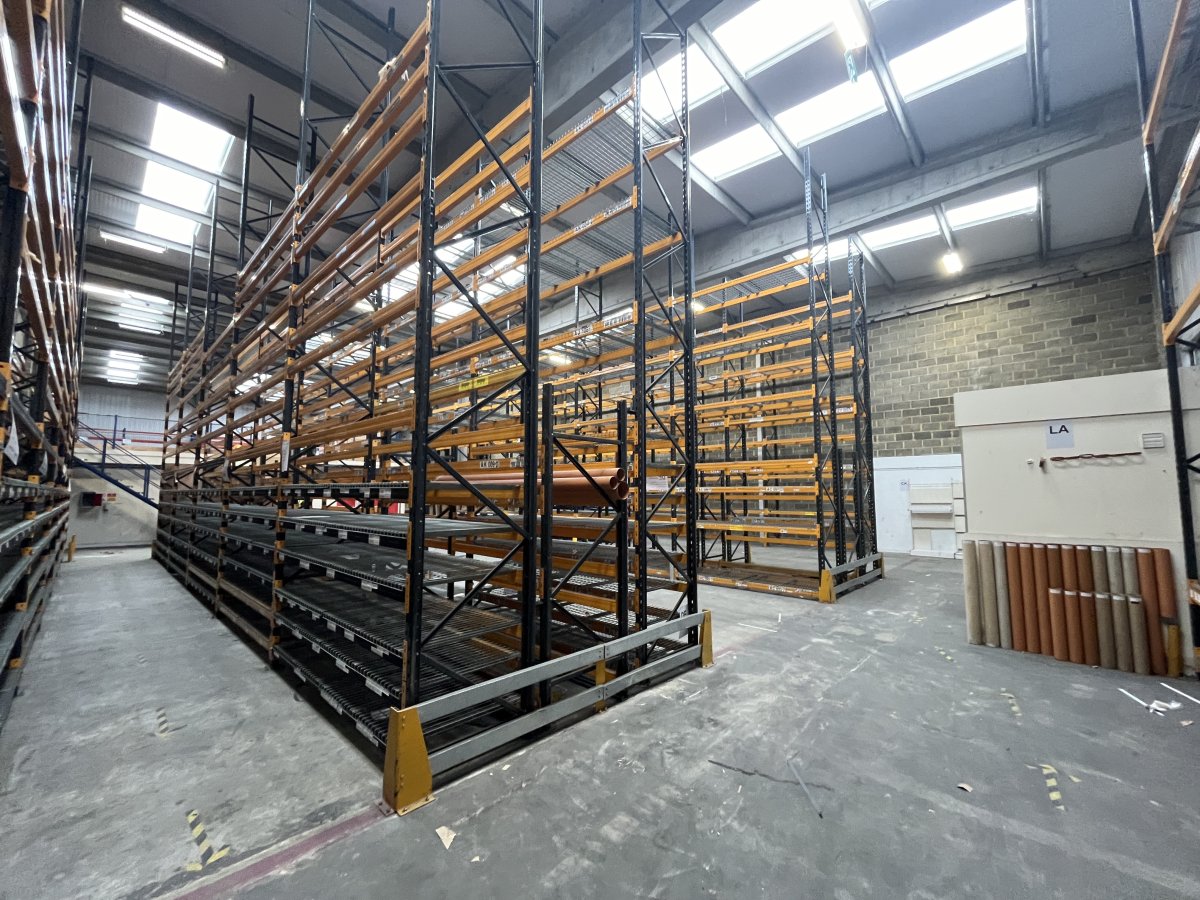 Industrial Unit in Crawley - photo 2