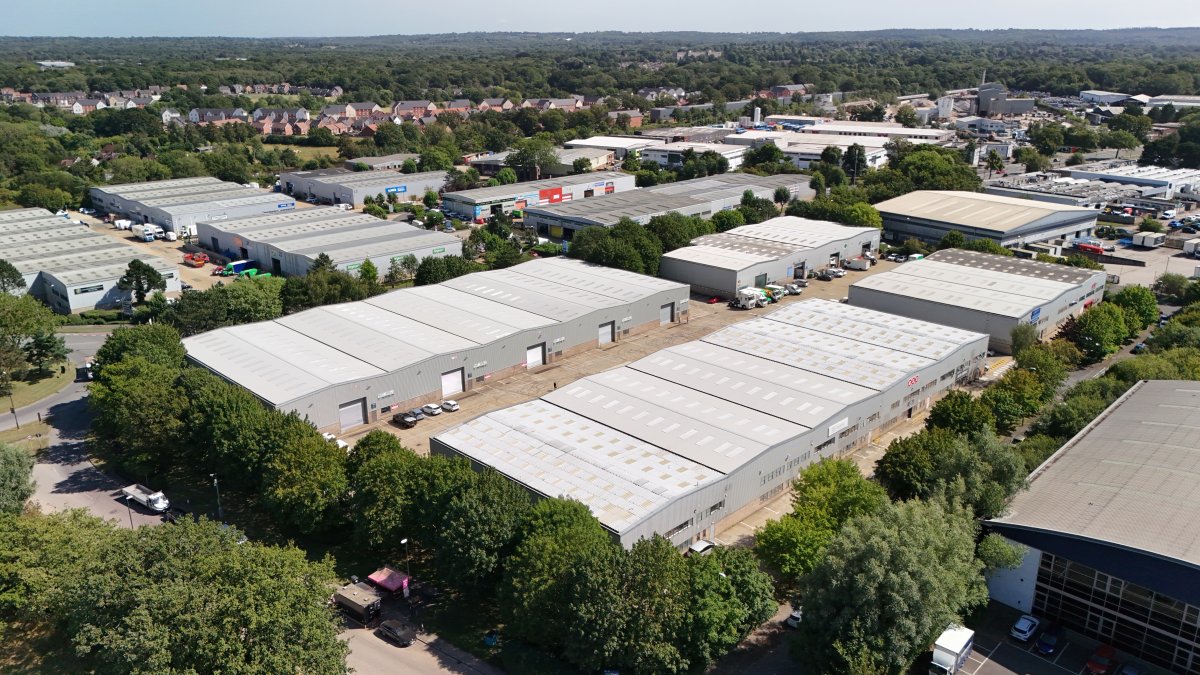 Industrial Unit in Crawley - photo 2