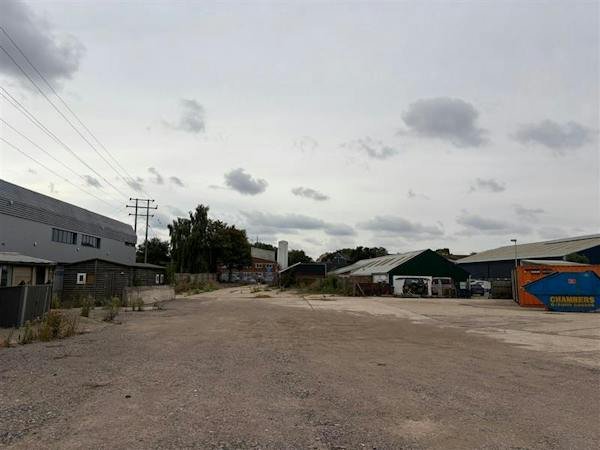 Industrial Unit in Farnham - photo 4