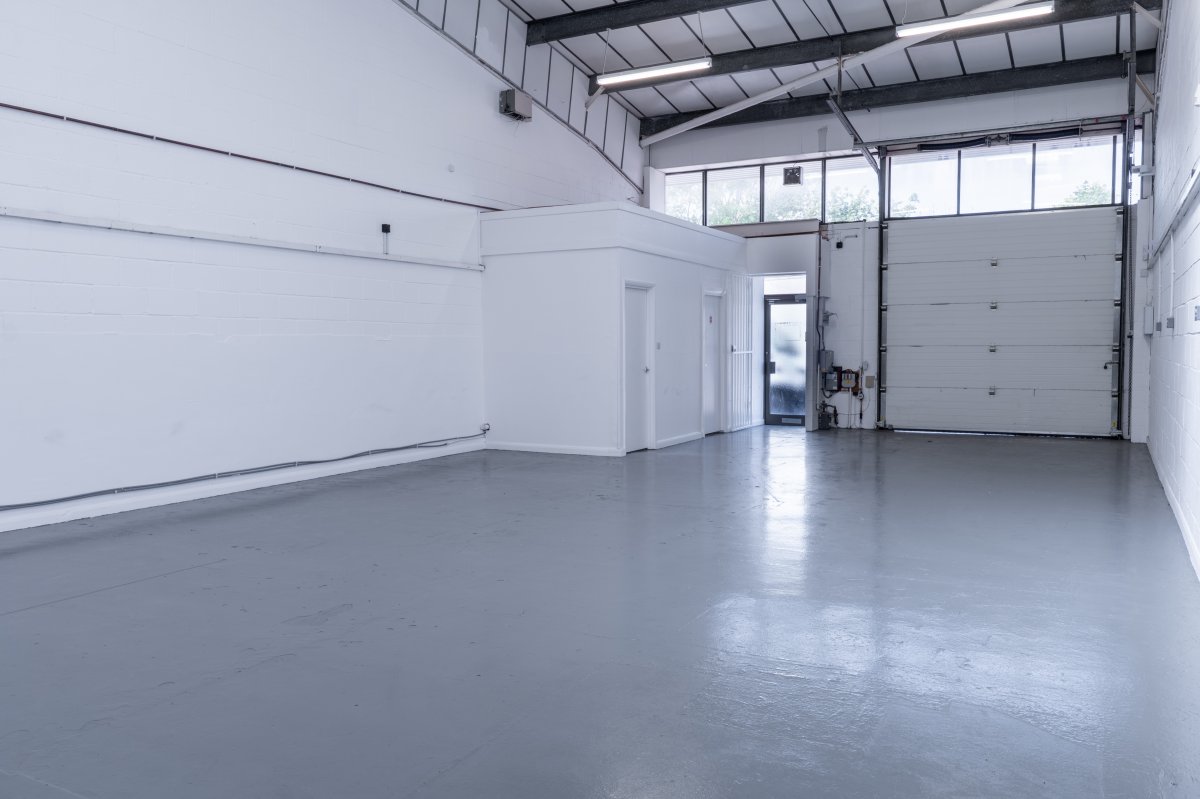 Industrial Unit in Croydon - photo 3