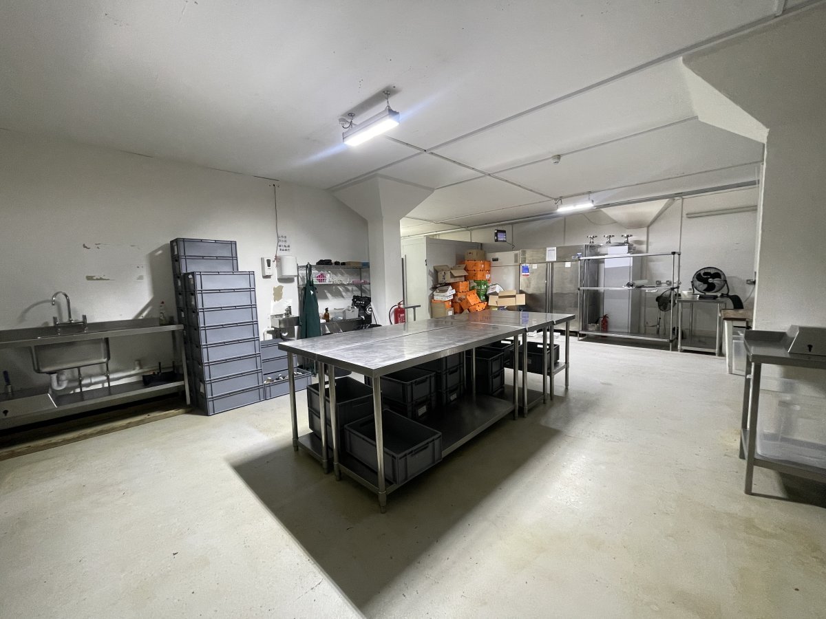 Industrial Unit in Brighton - photo 2