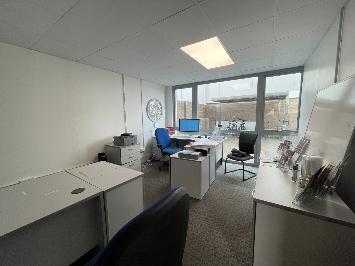 Industrial Unit in Brighton - photo 4