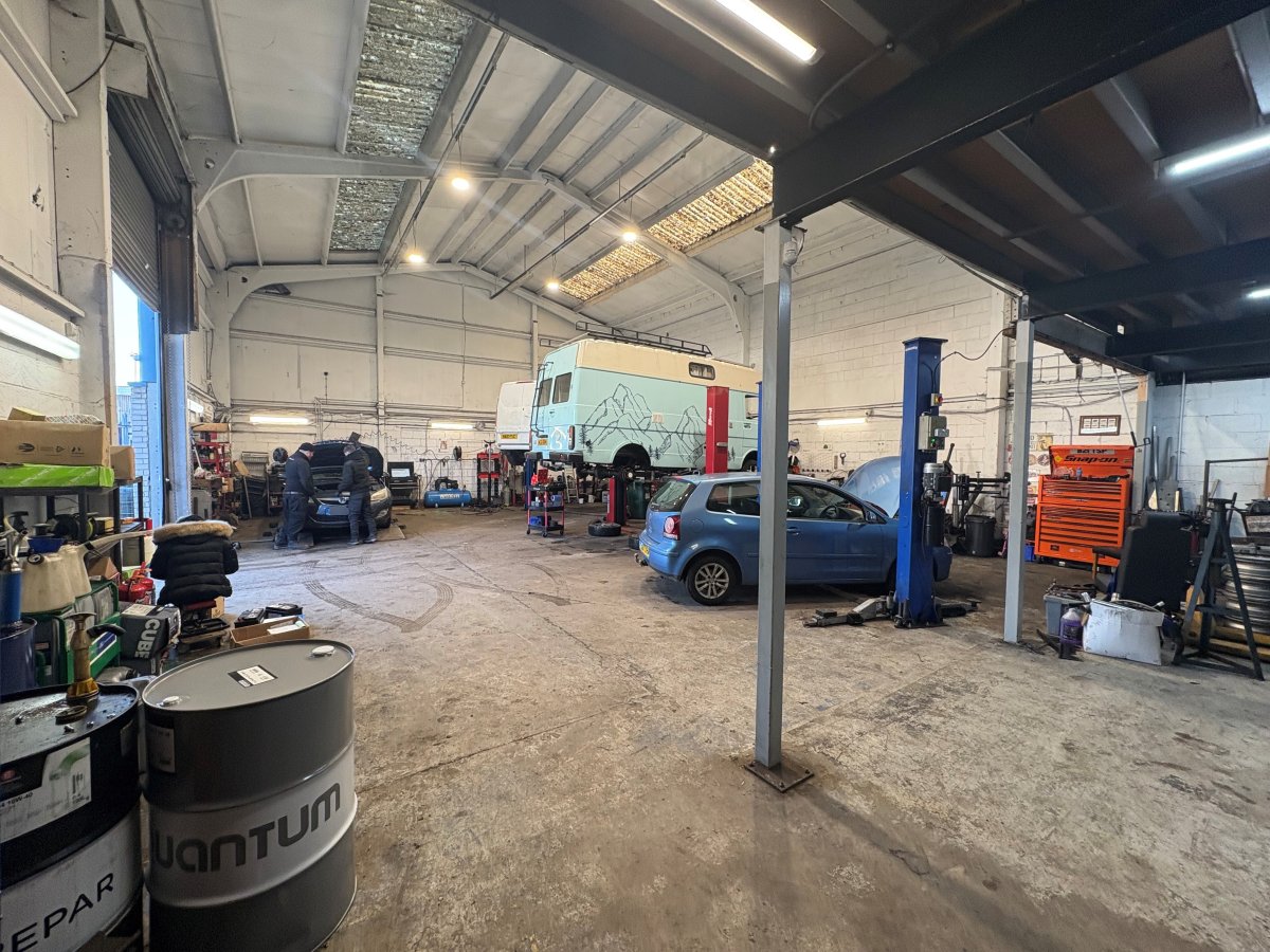 Industrial Unit in Wallington - photo 4
