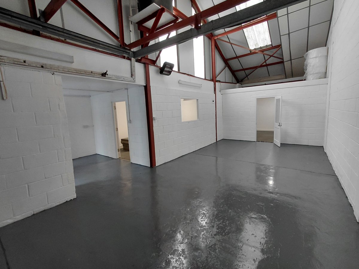 Industrial Unit in Croydon - photo 2