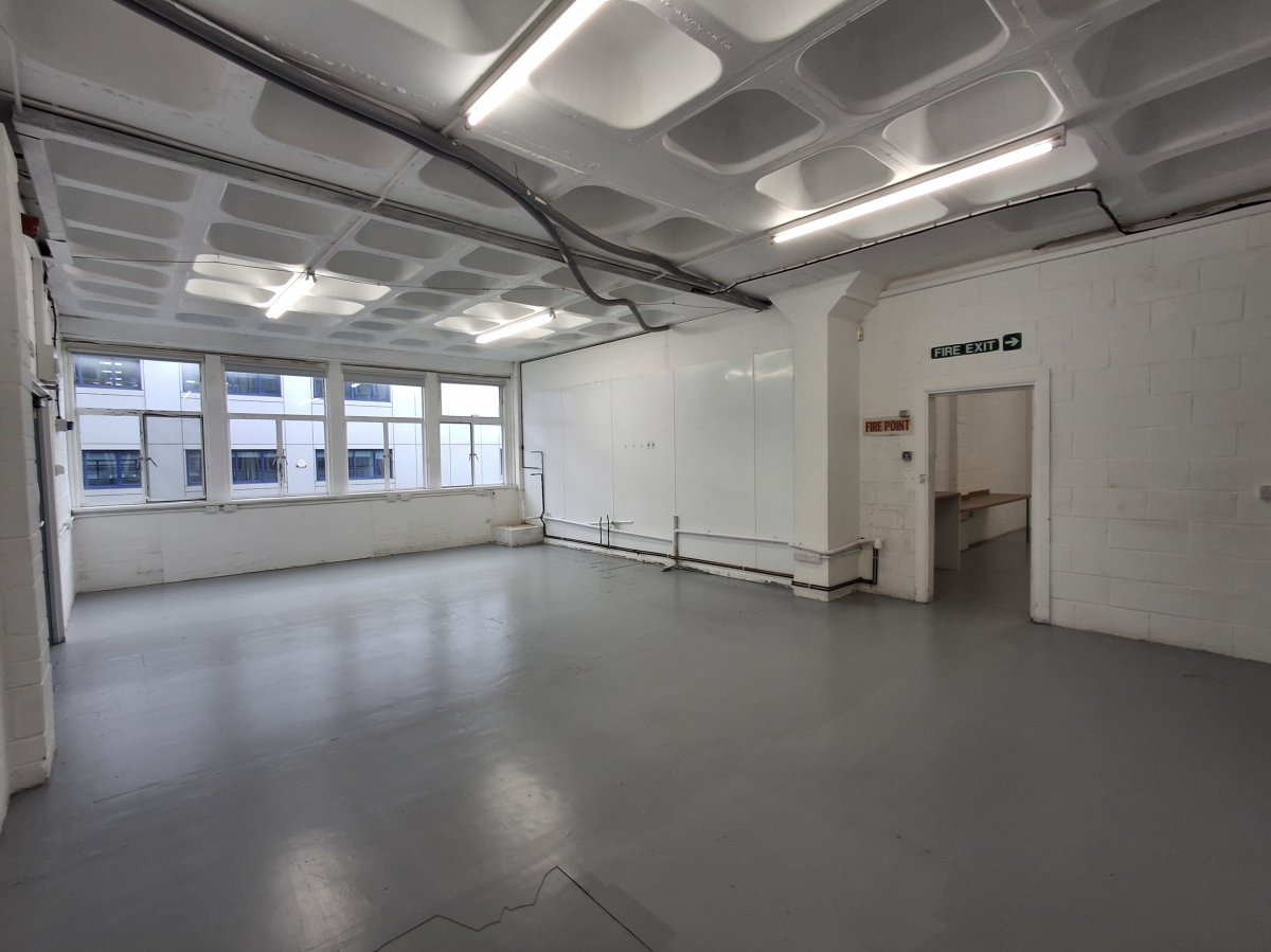 Industrial Unit in Hove - photo 3