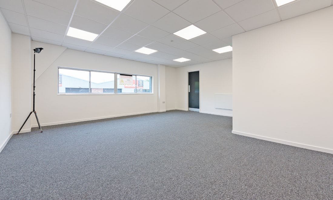 Industrial Unit in London - photo 3