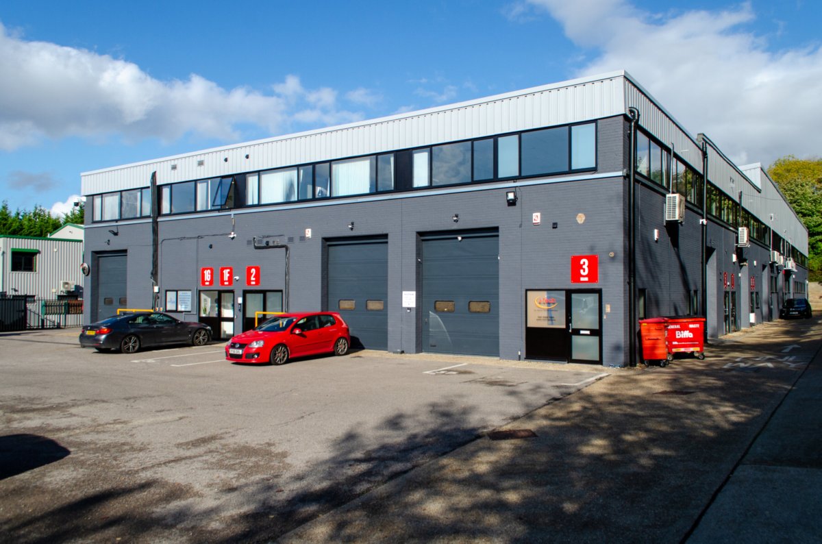Industrial Unit in Coulsdon - photo 2