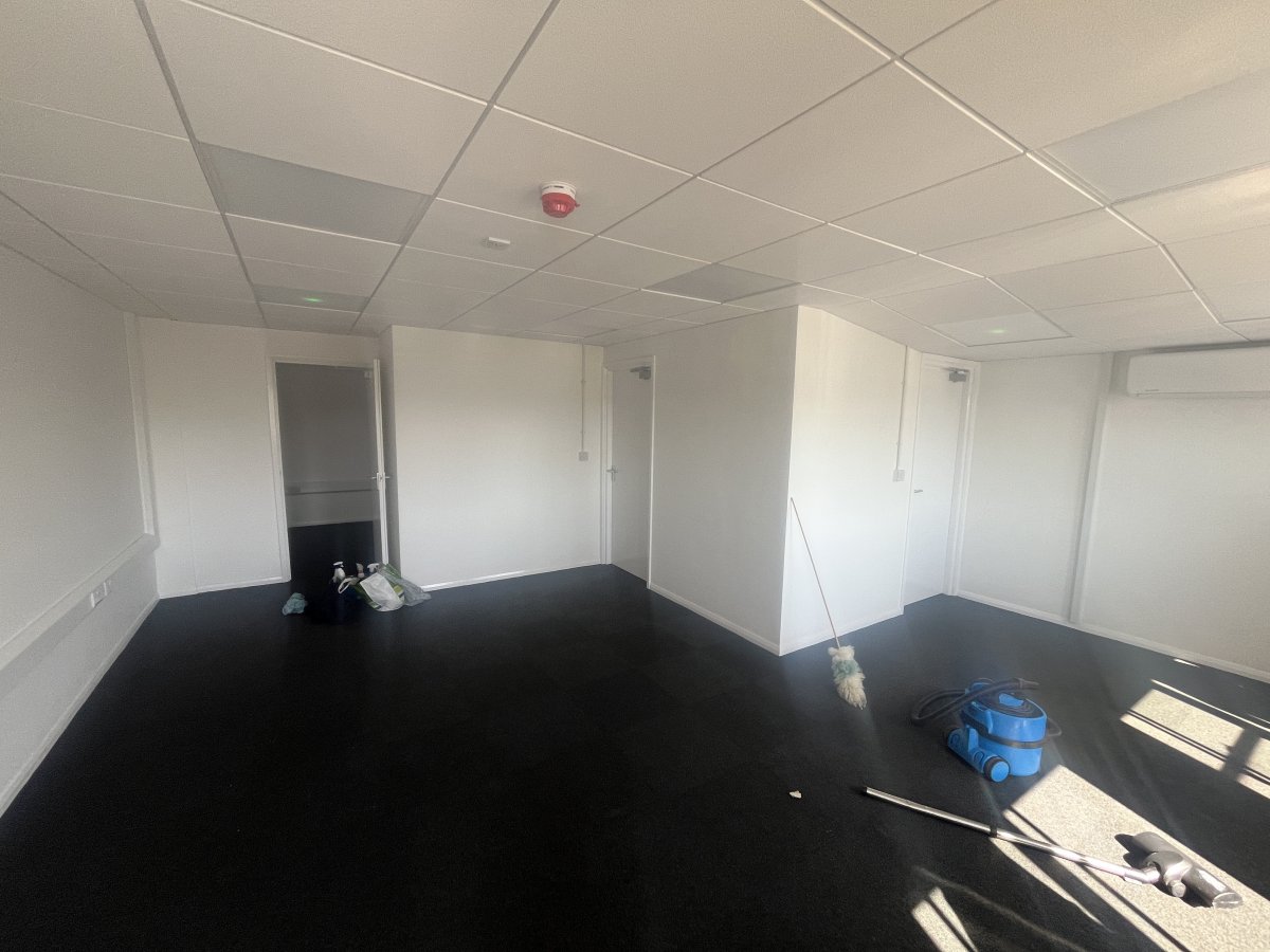 Industrial Unit in Crawley - photo 4