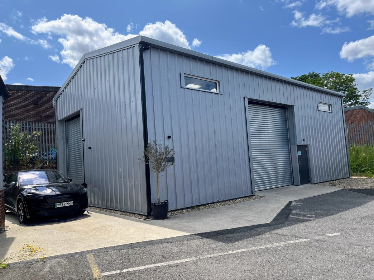 Industrial Unit in East-Grinstead - photo 4