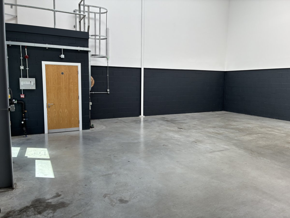 Industrial Unit in Belvedere - photo 2