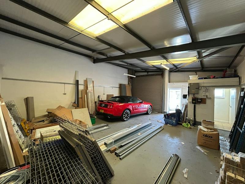 Industrial Unit in Bournemouth - photo 4