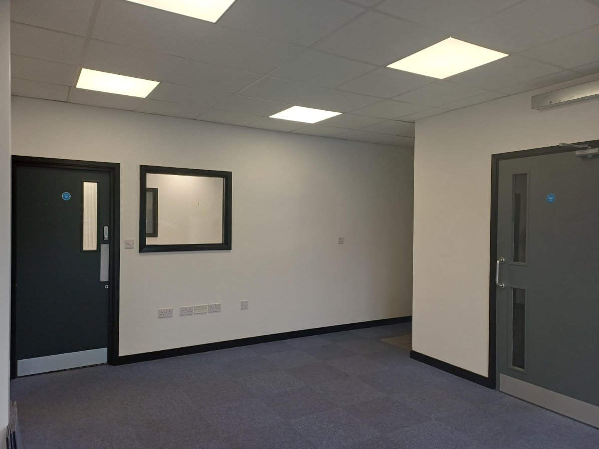 Industrial Unit in Market Harborough - photo 4