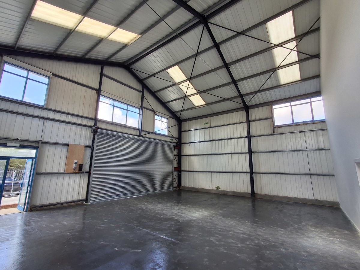 Industrial Unit in South Croydon - photo 2