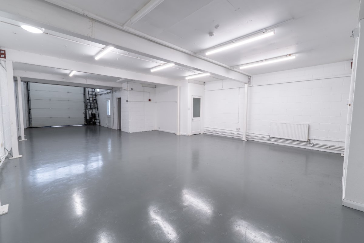 Industrial Unit in Croydon - photo 3
