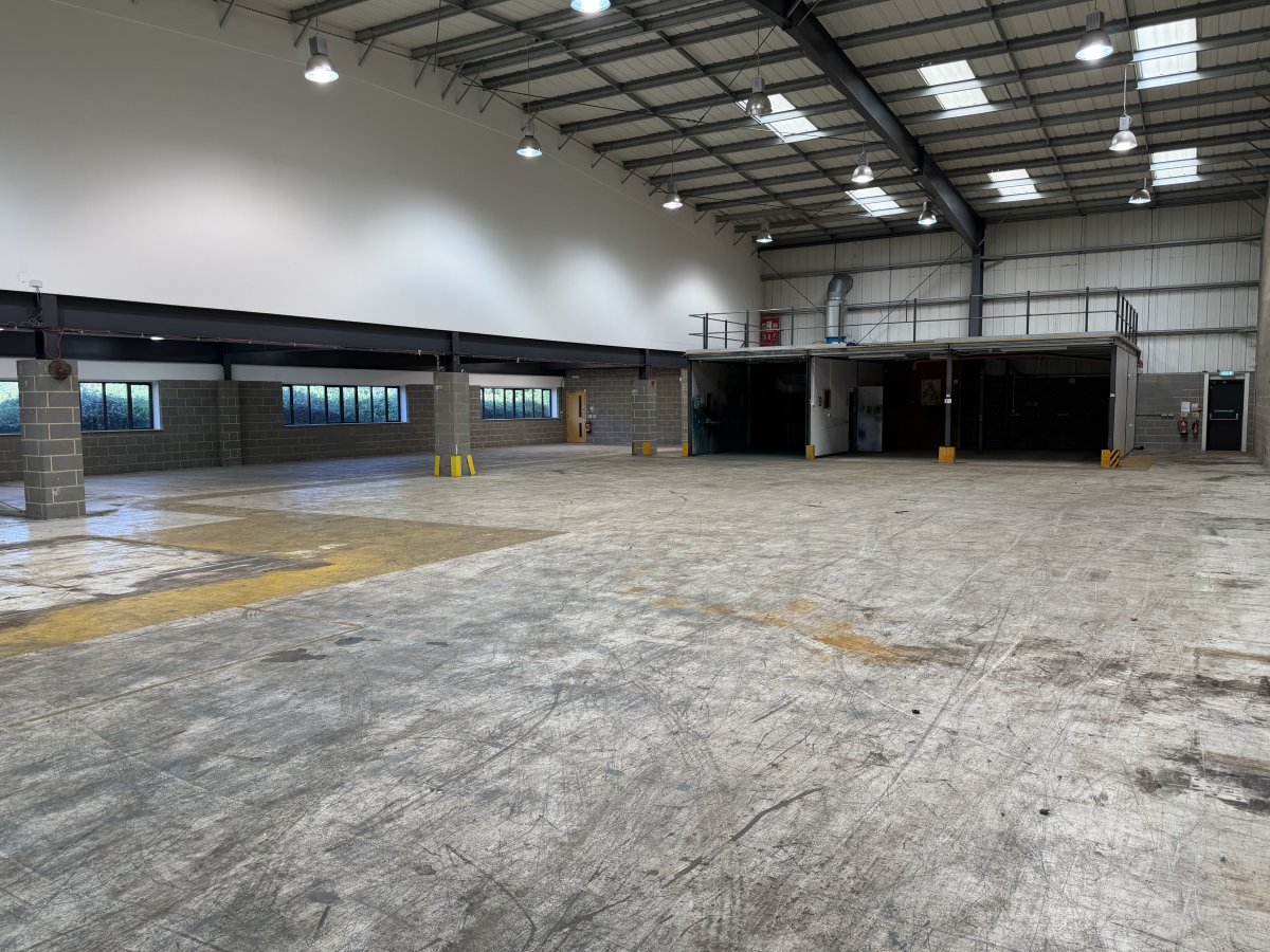 Industrial Unit in Salfords - photo 2