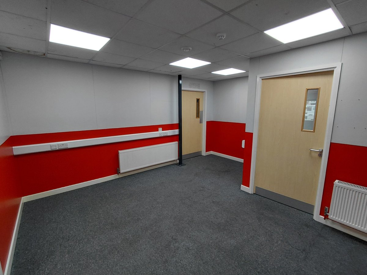 Industrial Unit in Croydon - photo 3