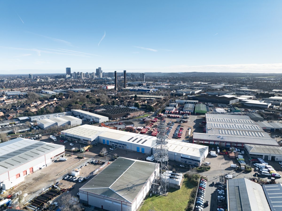 Industrial Unit in Croydon - photo 2