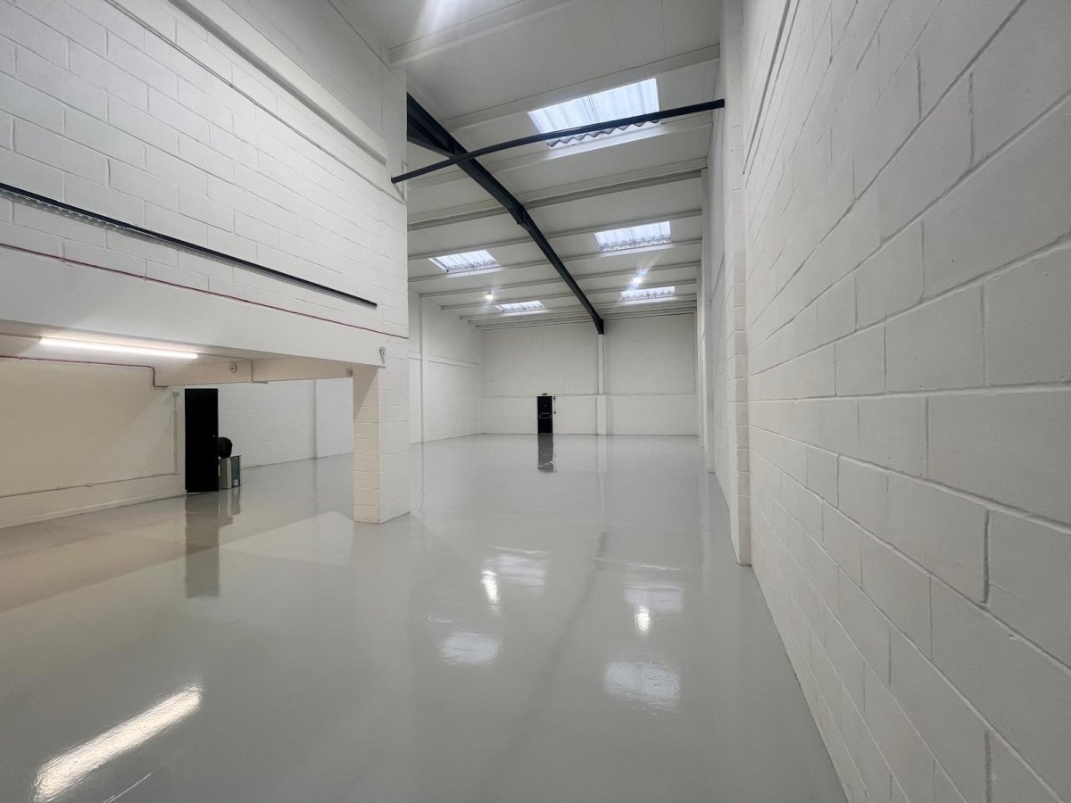 Industrial Unit in Croydon - photo 4