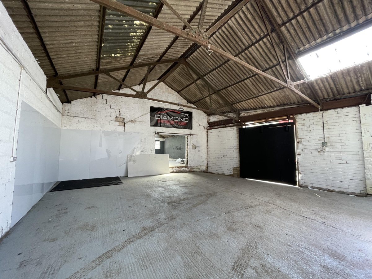 Industrial Unit in Huddersfield - photo 3