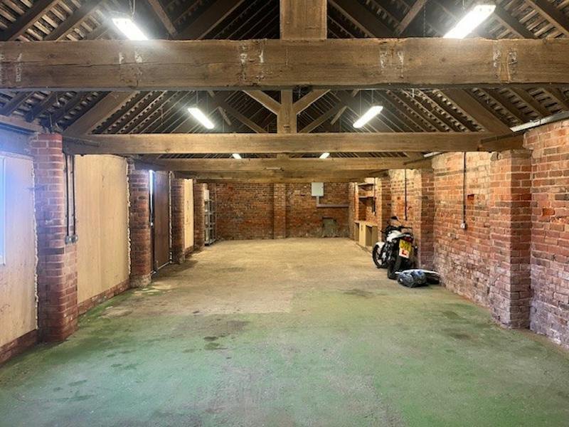 Industrial Unit in Tong - photo 3