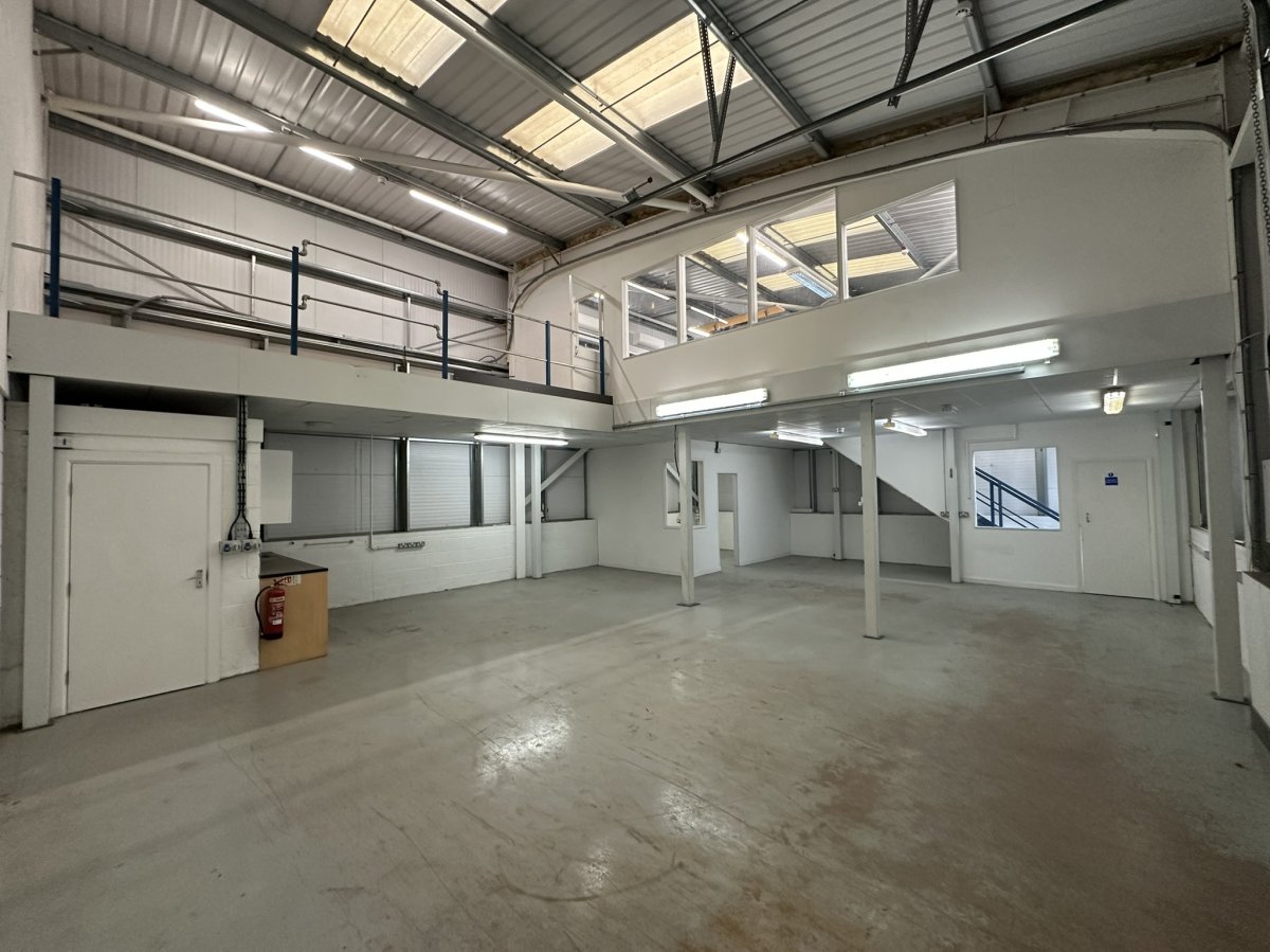 Industrial Unit in Tiverton - photo 2