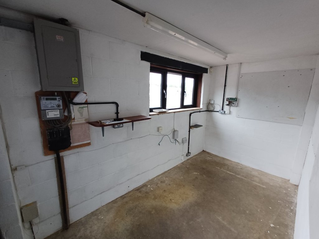 Industrial Unit in Corby - photo 4