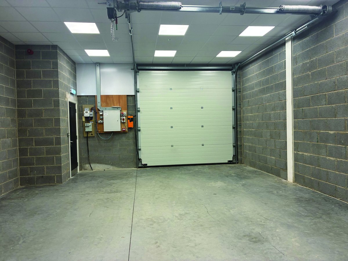 Industrial Unit in Lindley - photo 3