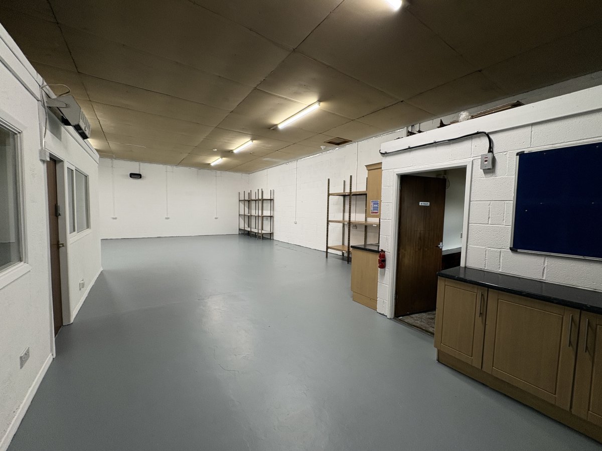 Industrial Unit in Quarry Hill Industrial Estate - photo 2