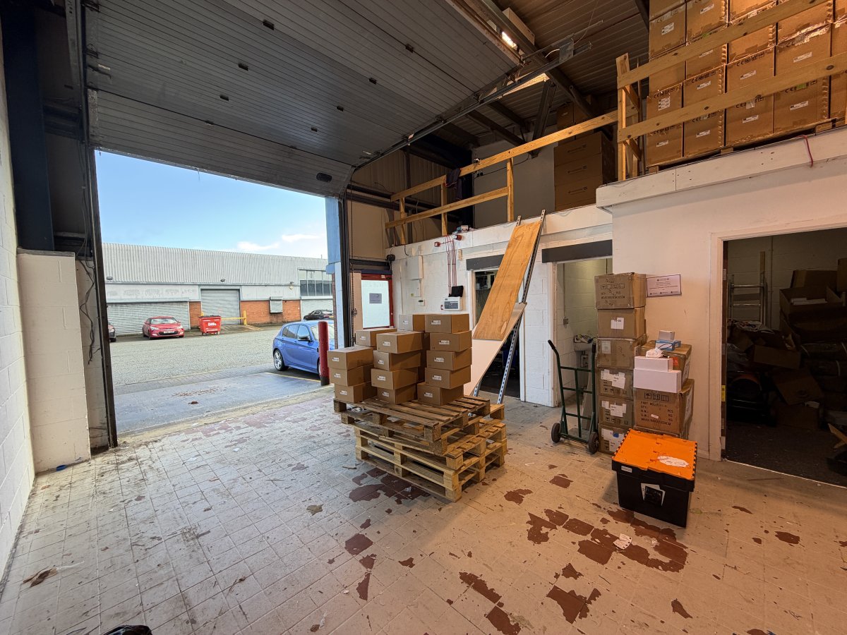 Industrial Unit in Trafford Park - photo 2