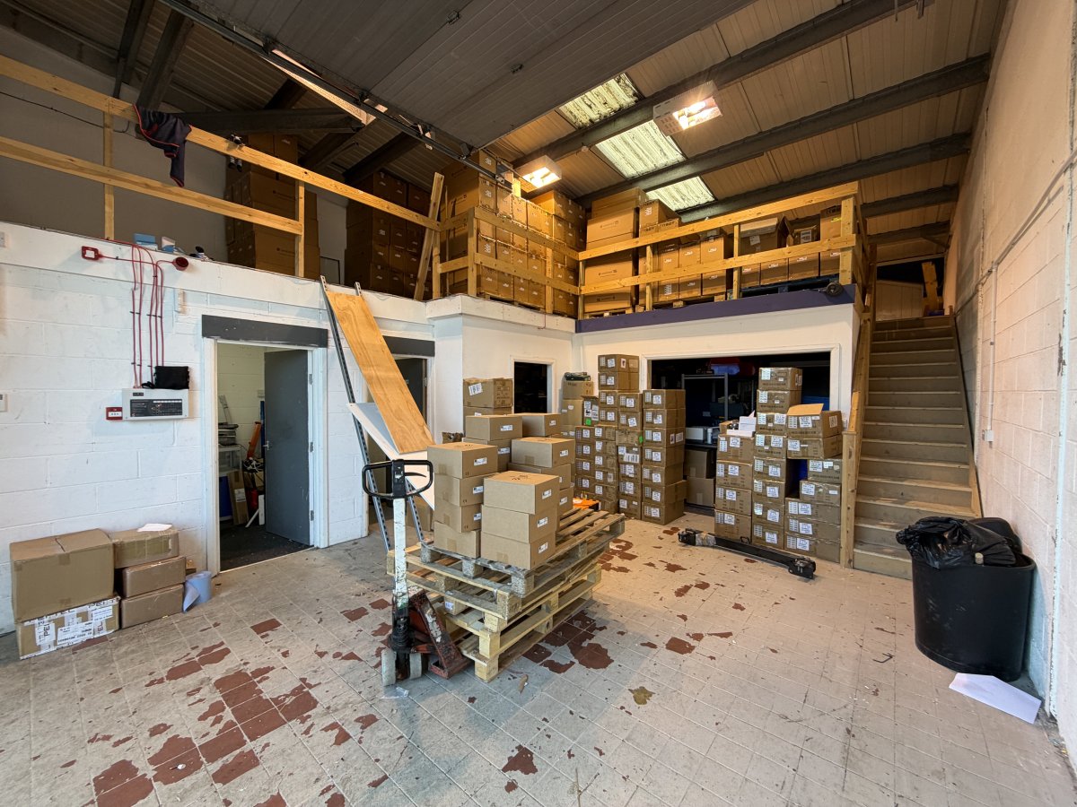 Industrial Unit in Trafford Park - photo 4