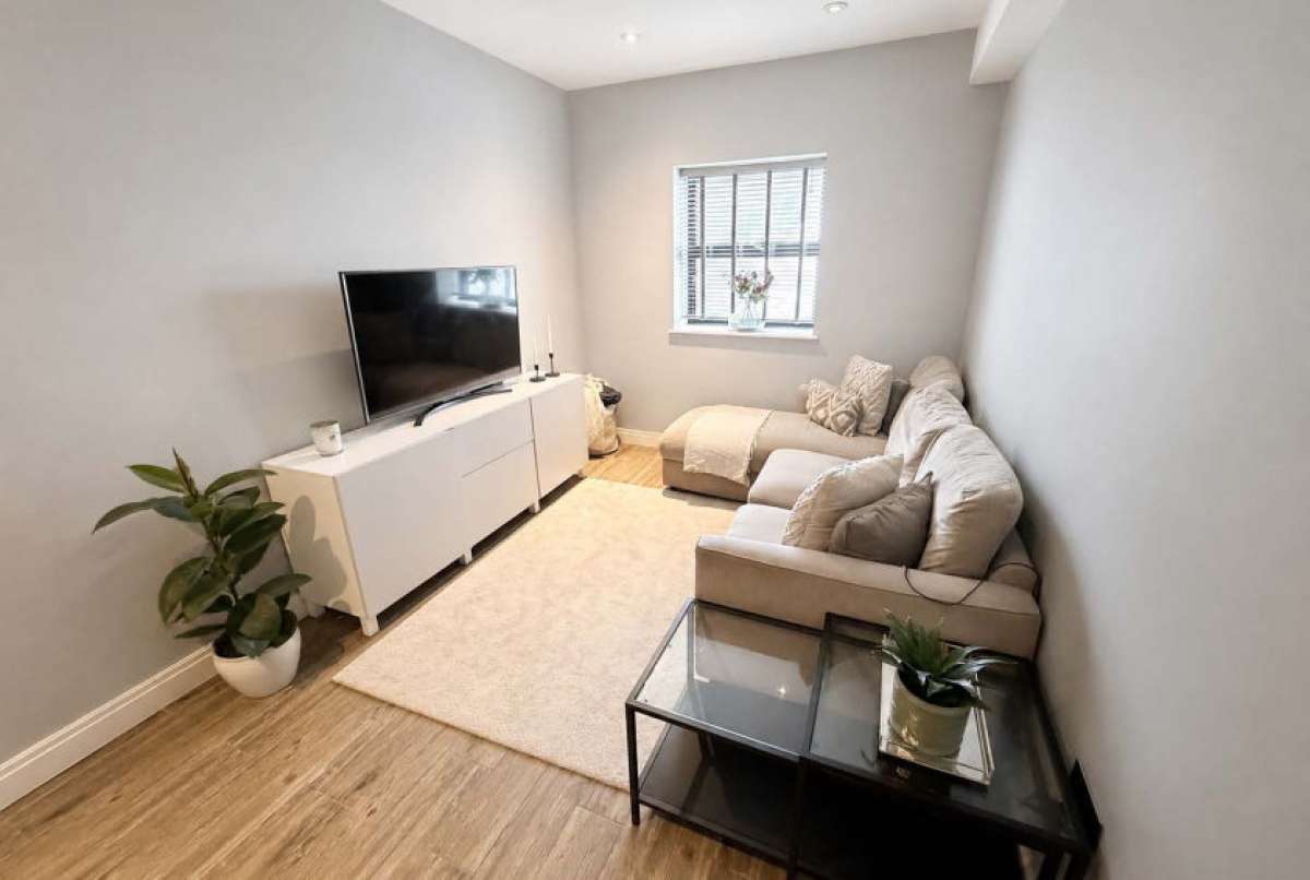 Investment in Croydon - photo 3