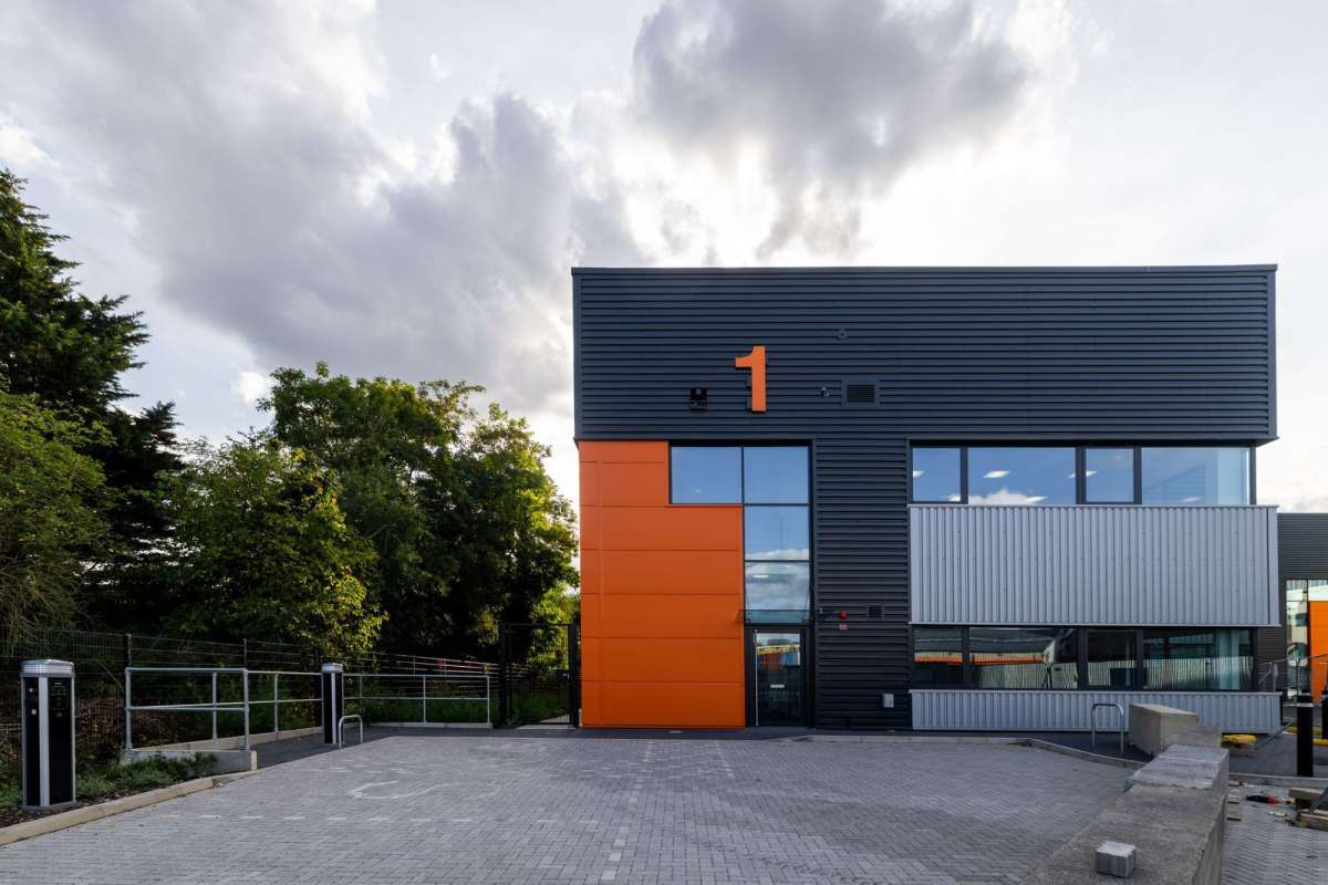 Industrial Unit in Woodford Green - photo 2