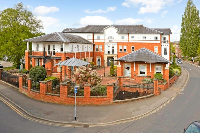 Investment in Farnham - photo 2