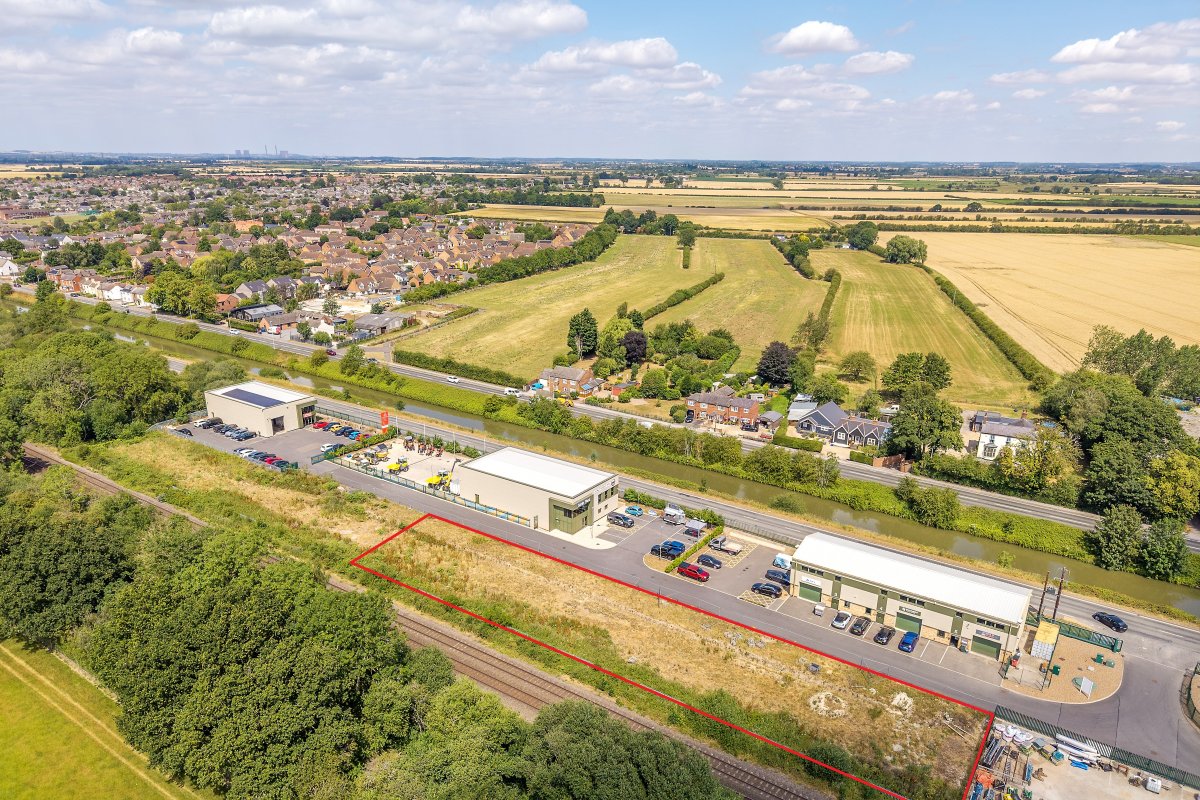 Land in Saxilby