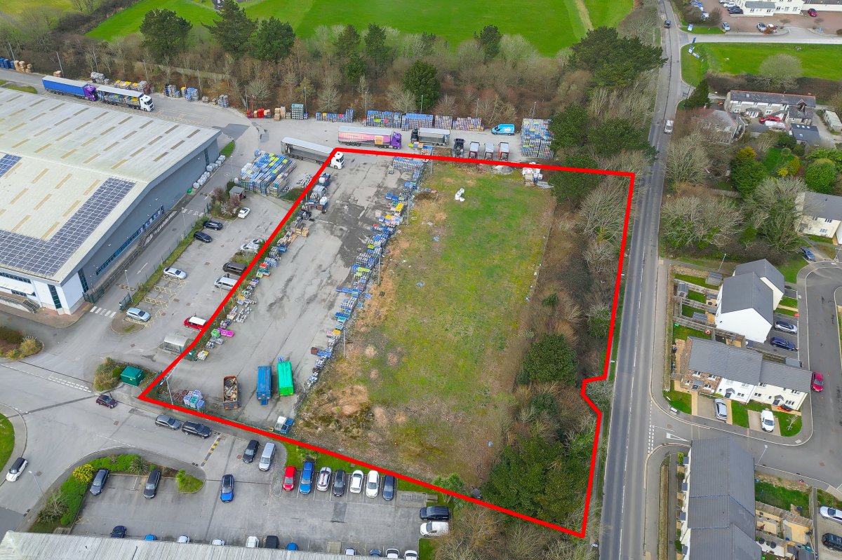 Land in St. Columb