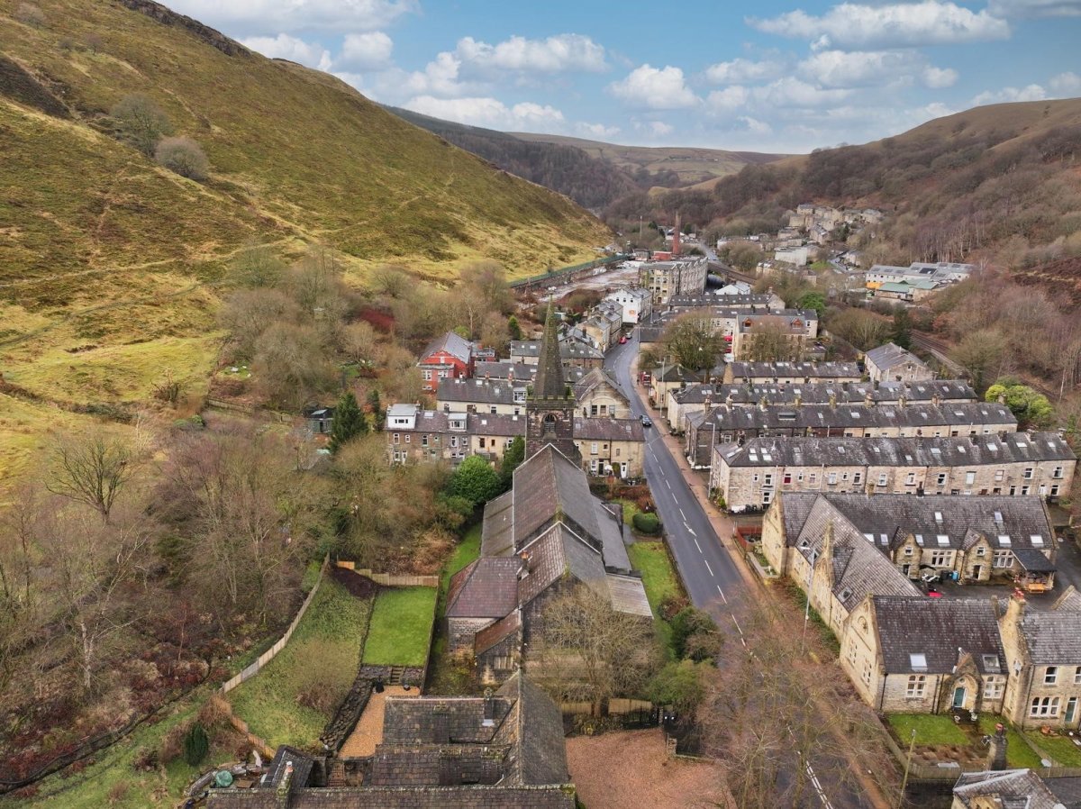 Land in Todmorden - photo 2