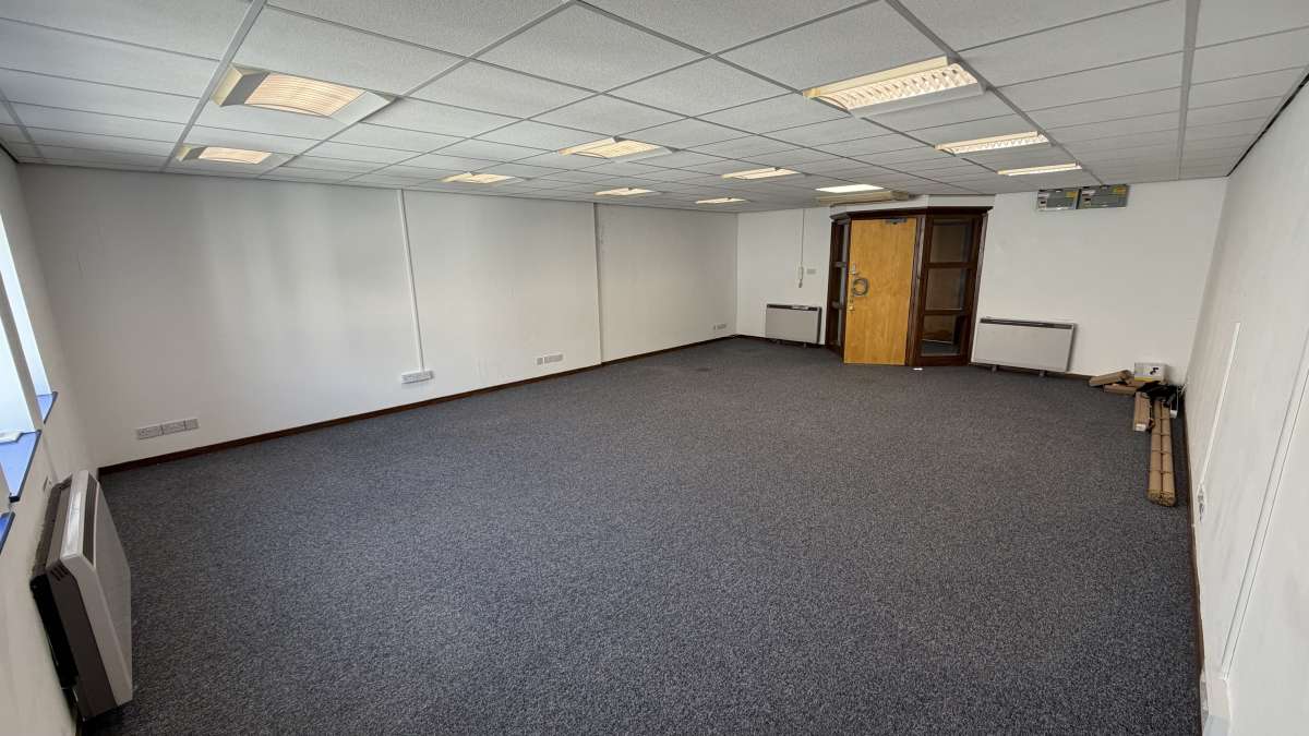 Office in Leamington Spa - photo 3