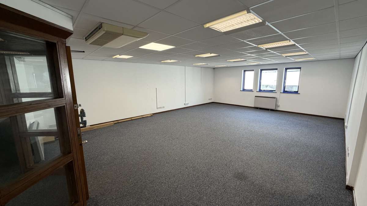 Office in Leamington Spa - photo 4