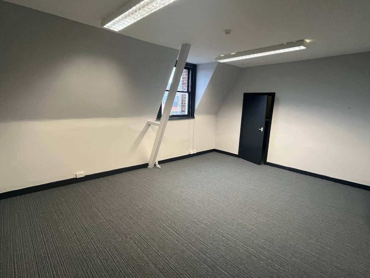 Office in Winchester - photo 4