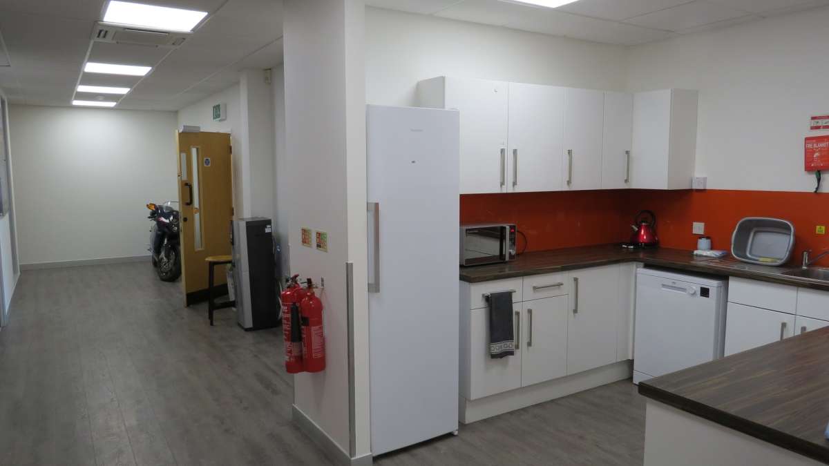 Office in Lynch Wood Business Park - photo 4